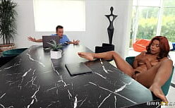 Duas cenas de negras gostosinhas fudendo