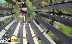 Porno dotado fazendo sexo com latina chupeteira